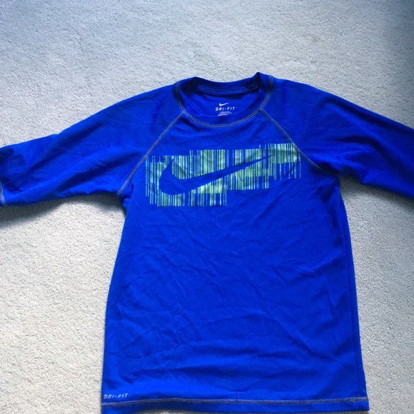 boys nike swim shirt